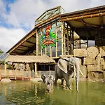 Im Freizeitpark Weissenhaeuser Appartement *